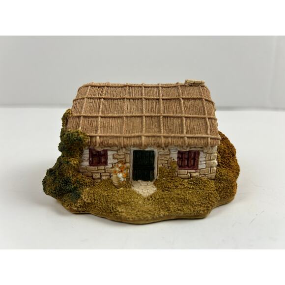 Lilliput Lane Magilligans 1989 Irish Collection Retired Cottage Figurine- loose - Picture 1 of 6